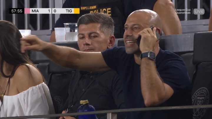 马斯切拉诺被罚上看台&amp;电话指挥，因质疑补时&amp;对主裁说了尖锐的话