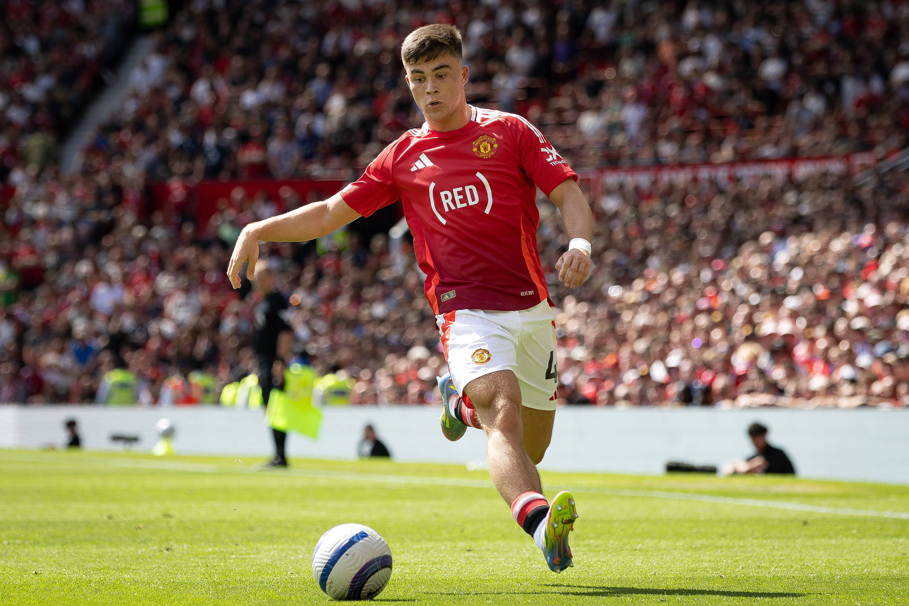 埃因霍温报价阿马斯遭曼联回绝，红魔现阶段坚持留人