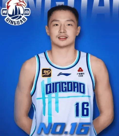 王奕博青岛首秀出战20分钟，7投5中砍下18分5助攻