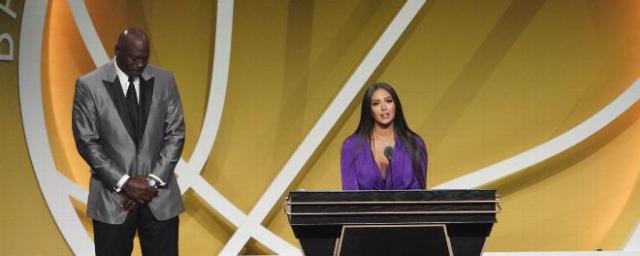 必发官网-瓦妮莎：科比付出终有回报 你现在是名人堂成员了